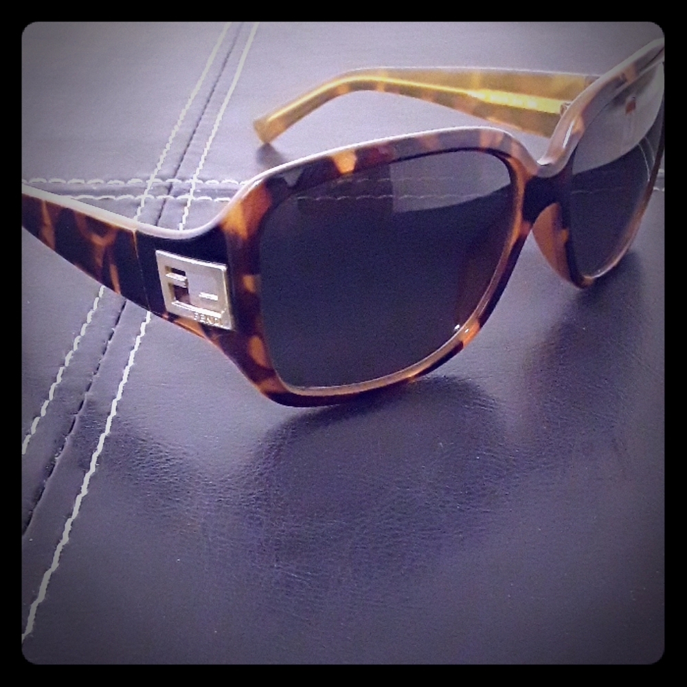 FENDI SUNGLASSES